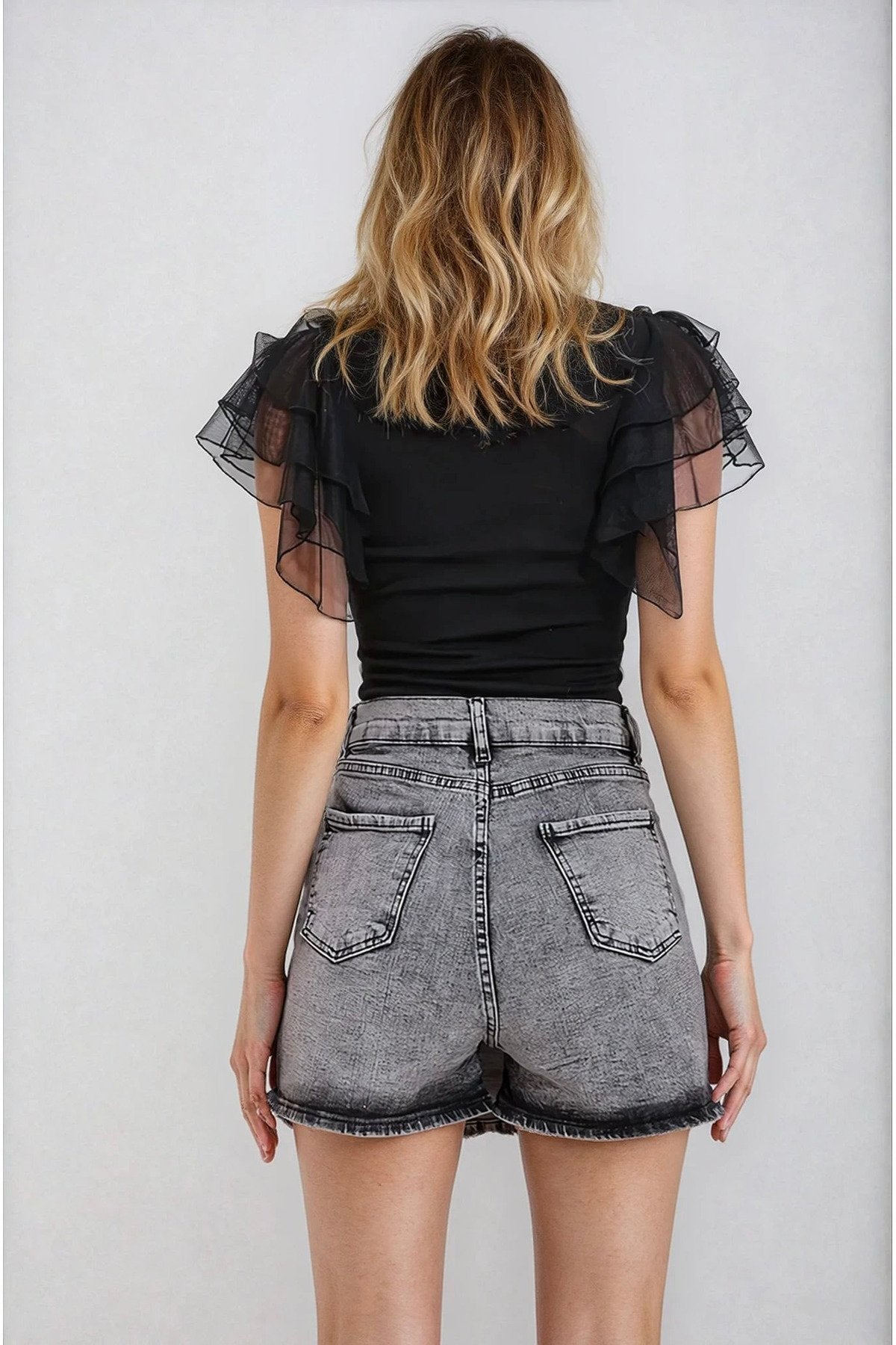 KADIN DÜĞME DETAYLI KOLU TÜLLÜ ESNEK ÖRME KUMAŞ BLUZ