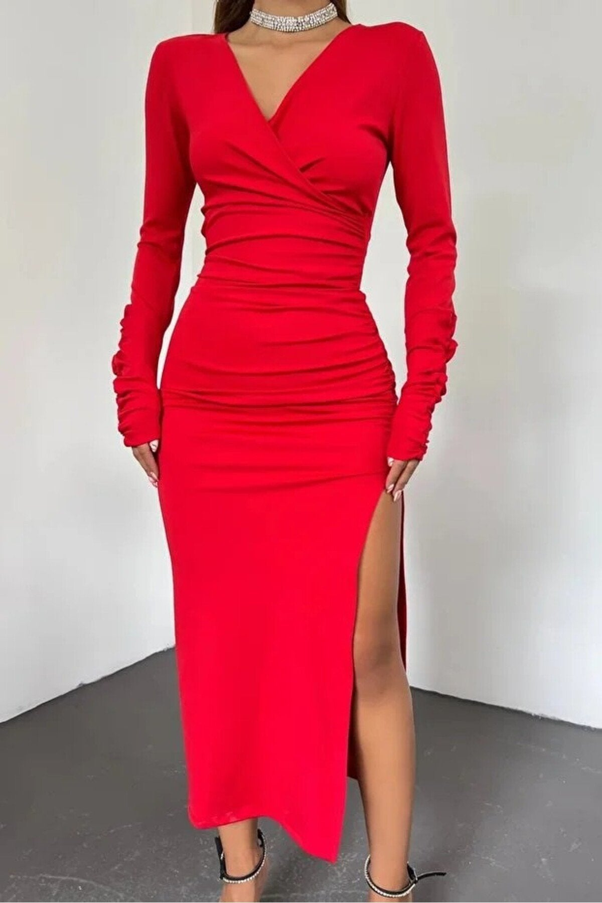 KADIN DRAPE DETAYLI KRUVAZE YAKA YIRTMAÇLI ESNEK KUMAŞ ELBİSE