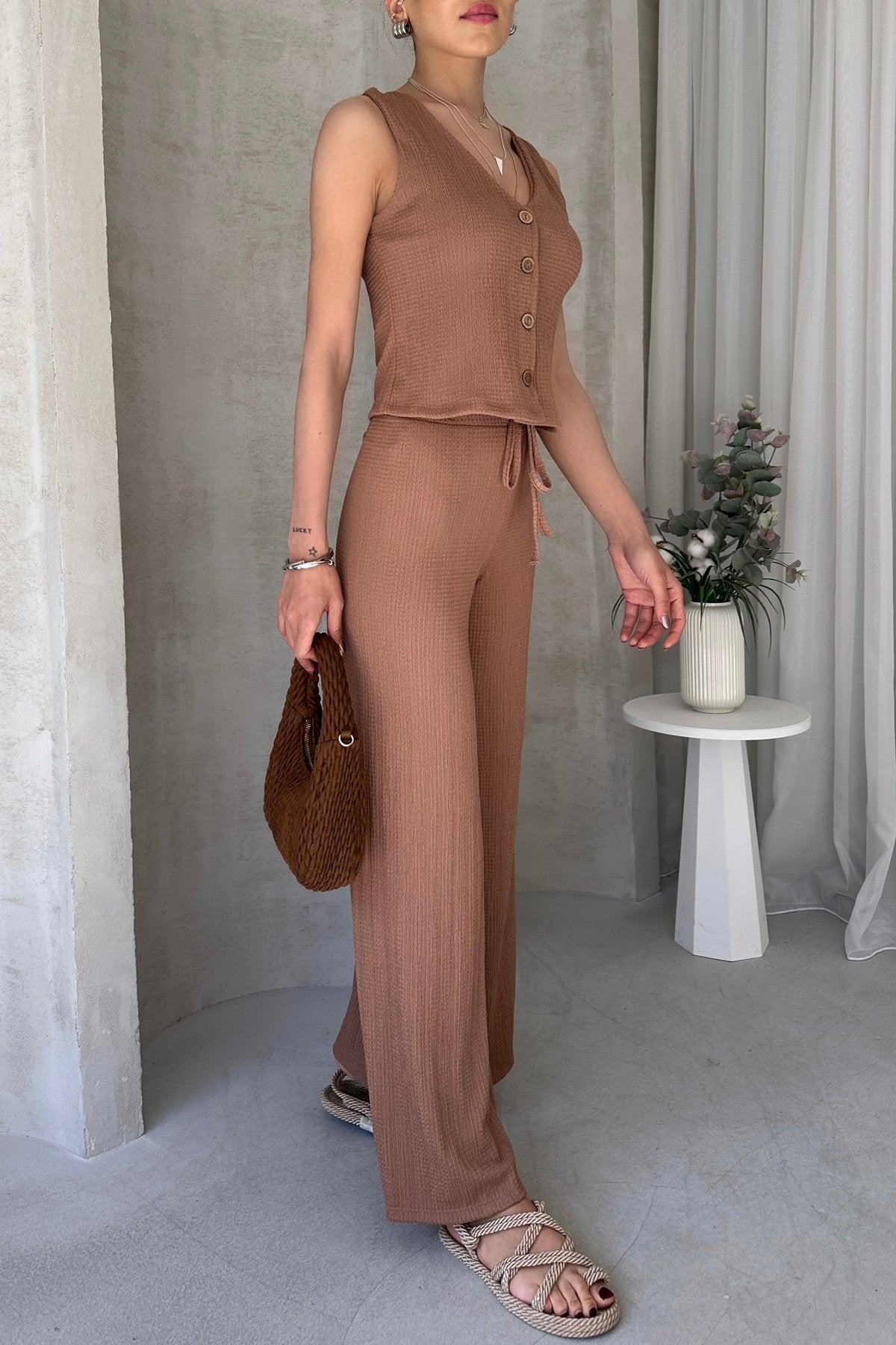 KADIN ESNEK DOKULU KUMAŞ YELEK VE PANTOLON TAKIM